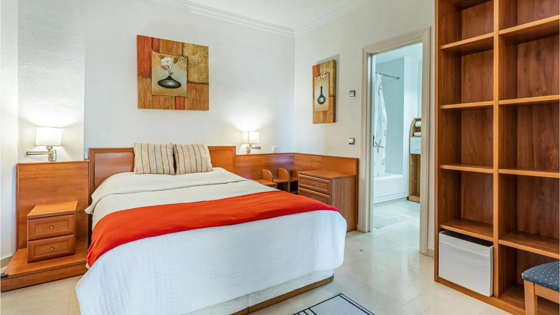 Nice Apartment In Estepona With Kitchen
