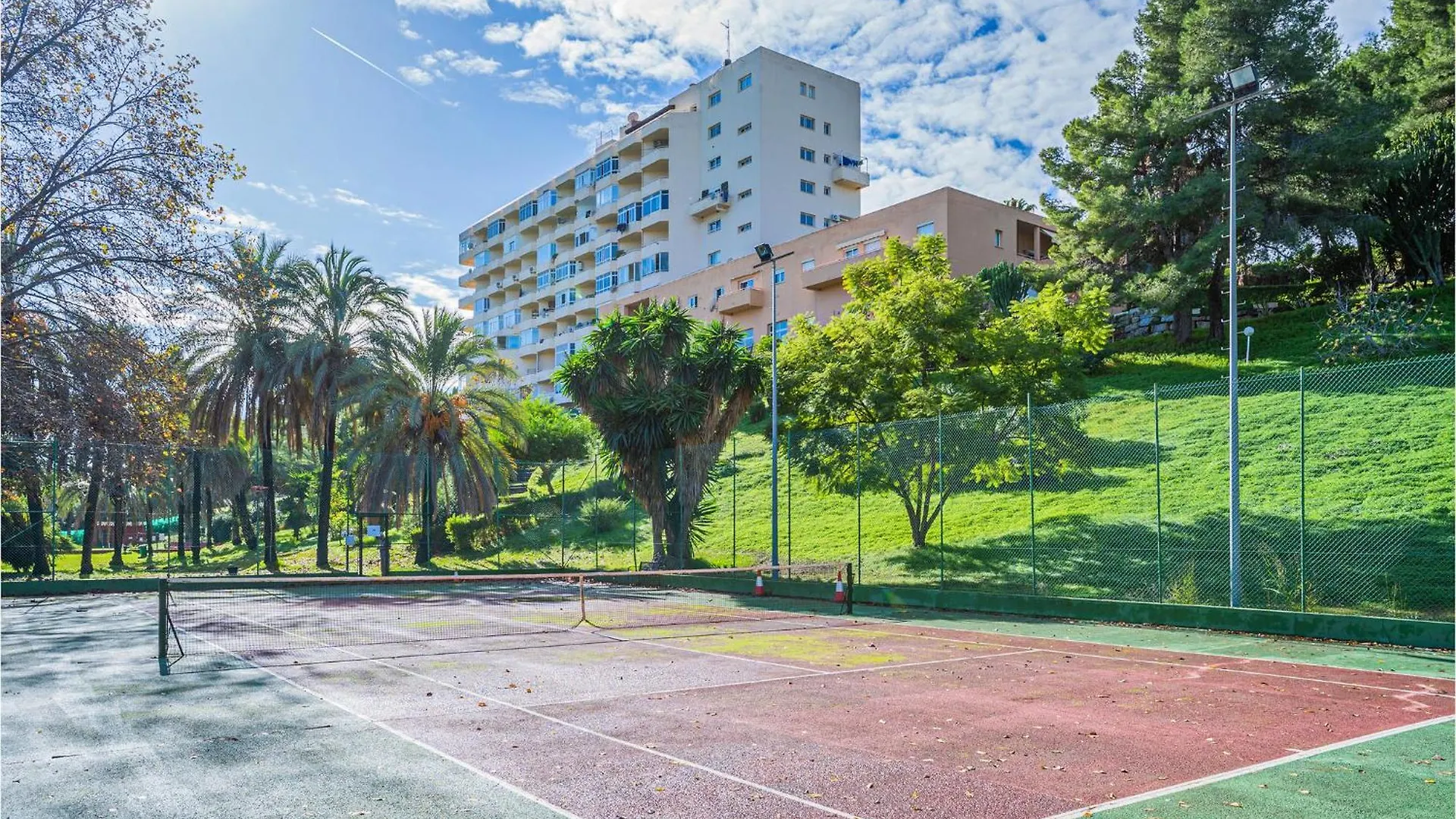 Nice Apartment In Estepona With Kitchen
