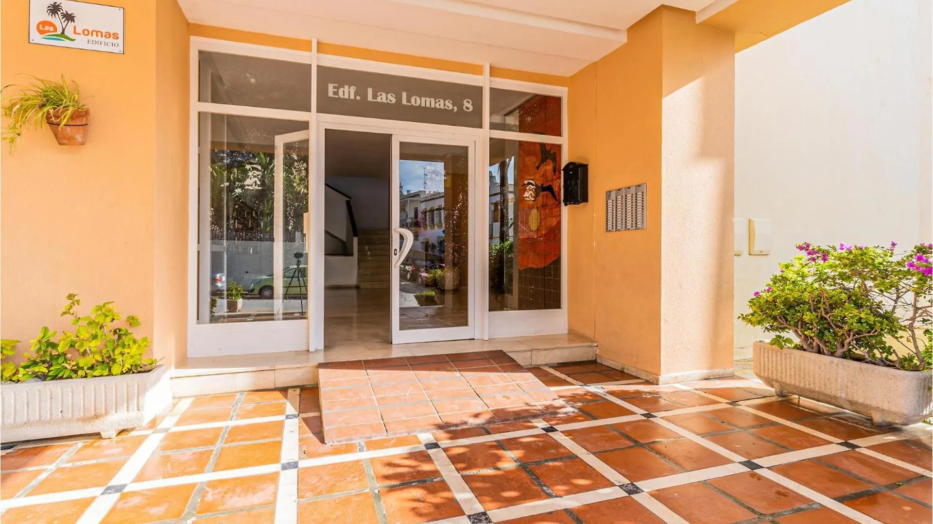 Nice Apartment In Estepona With Kitchen